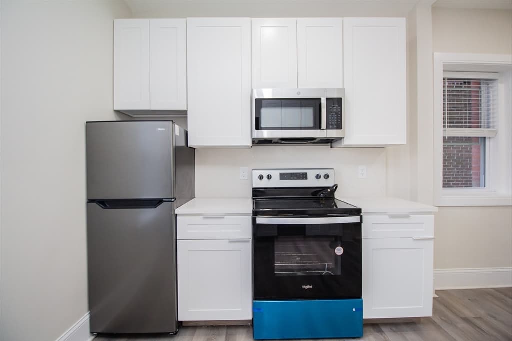 18 Walnut St #3