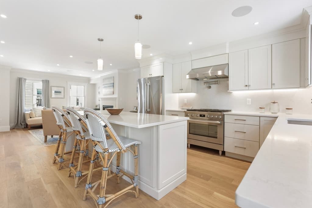 8 Armory St photo 2