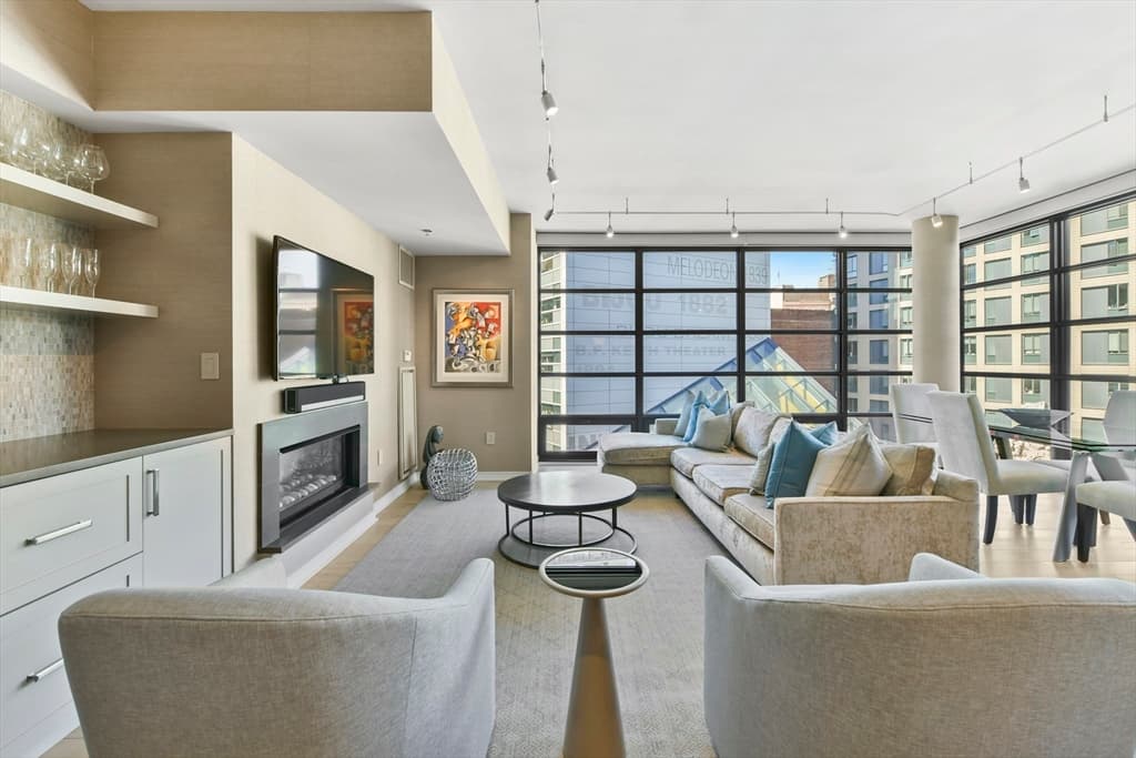 580 Washington St #908 photo 2