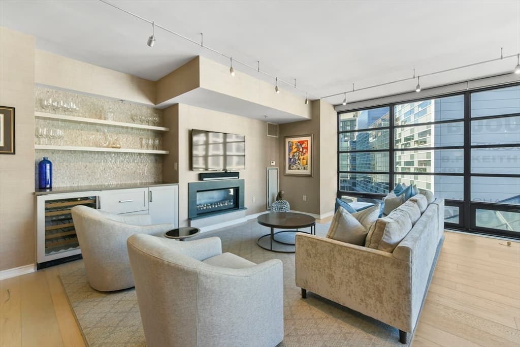 580 Washington St #908 photo 3