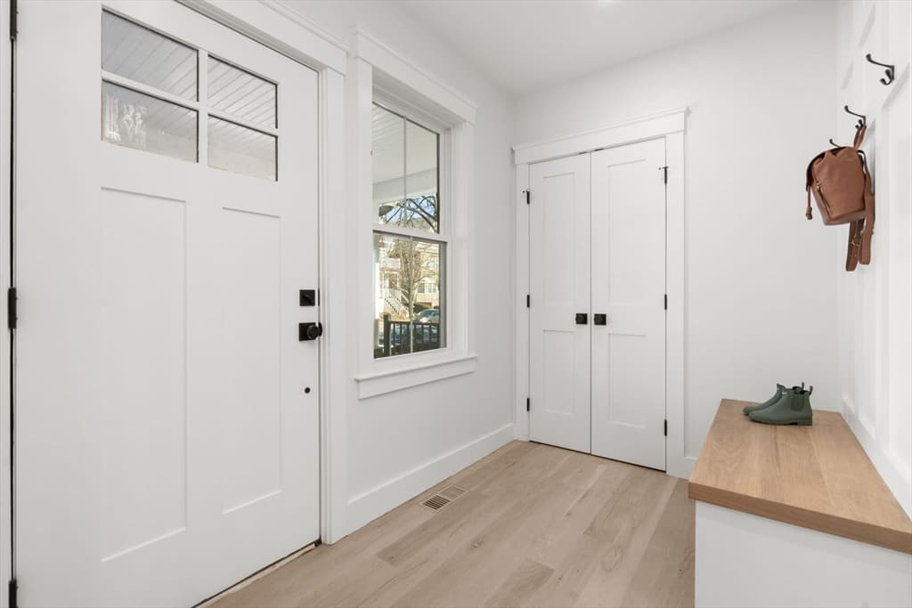 9 Packard Ave photo 5