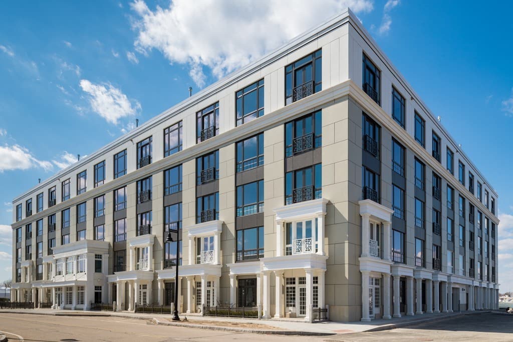 10 Shipyard Dr #204