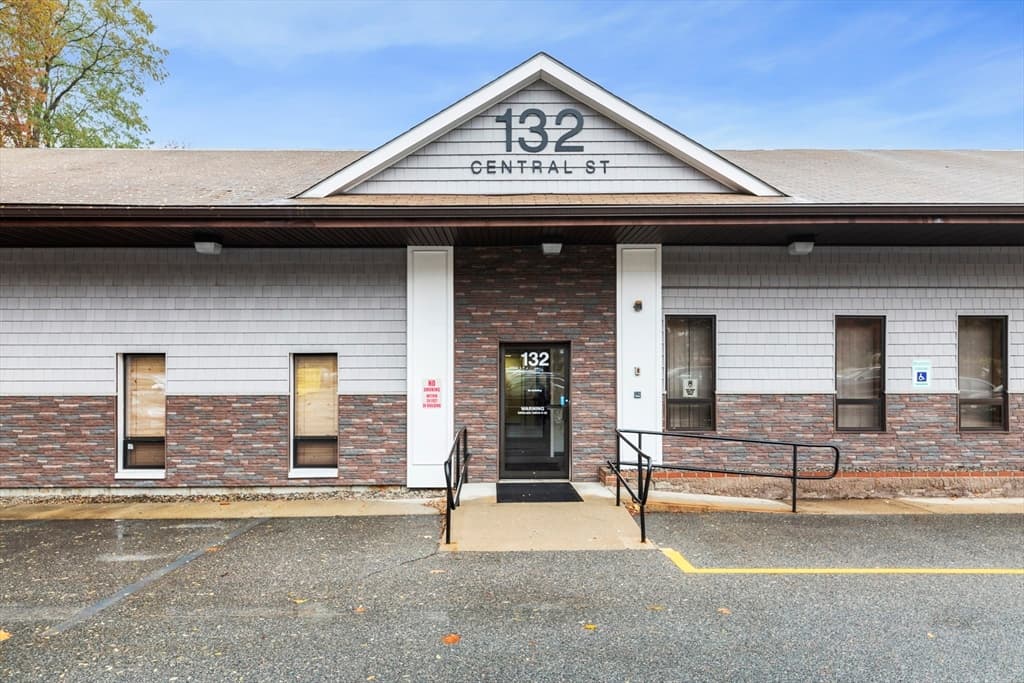 132 Central St #207