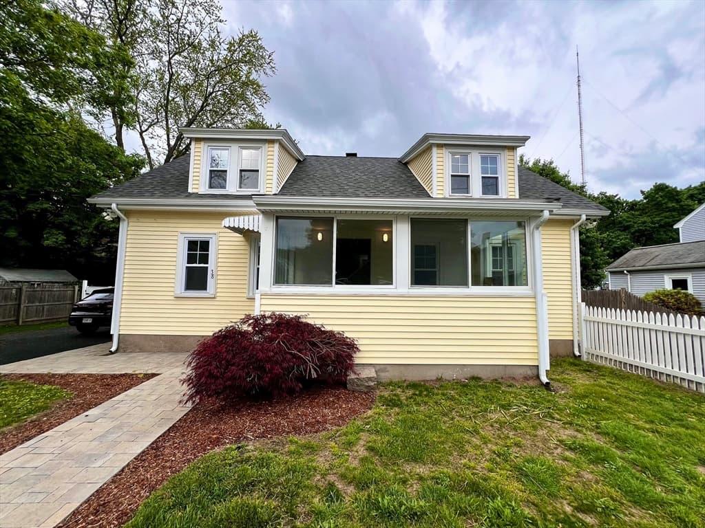 38 River Park St