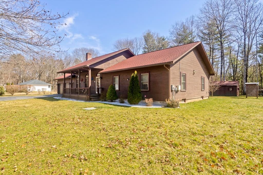 19 Chartier Drive photo 2