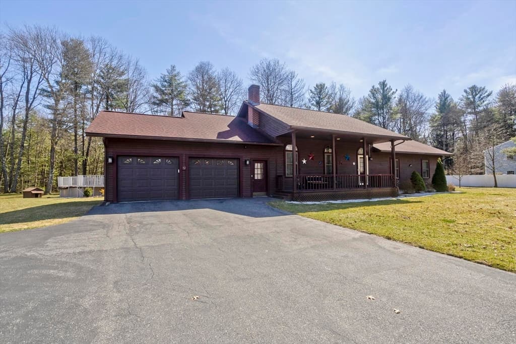 19 Chartier Drive photo 3