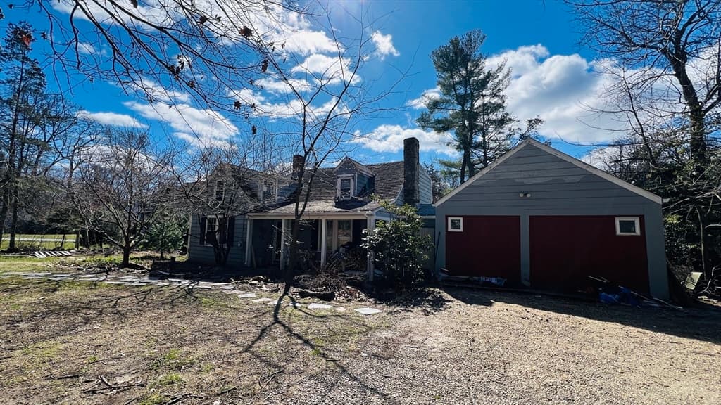 16 Old Cambridge Turnpike