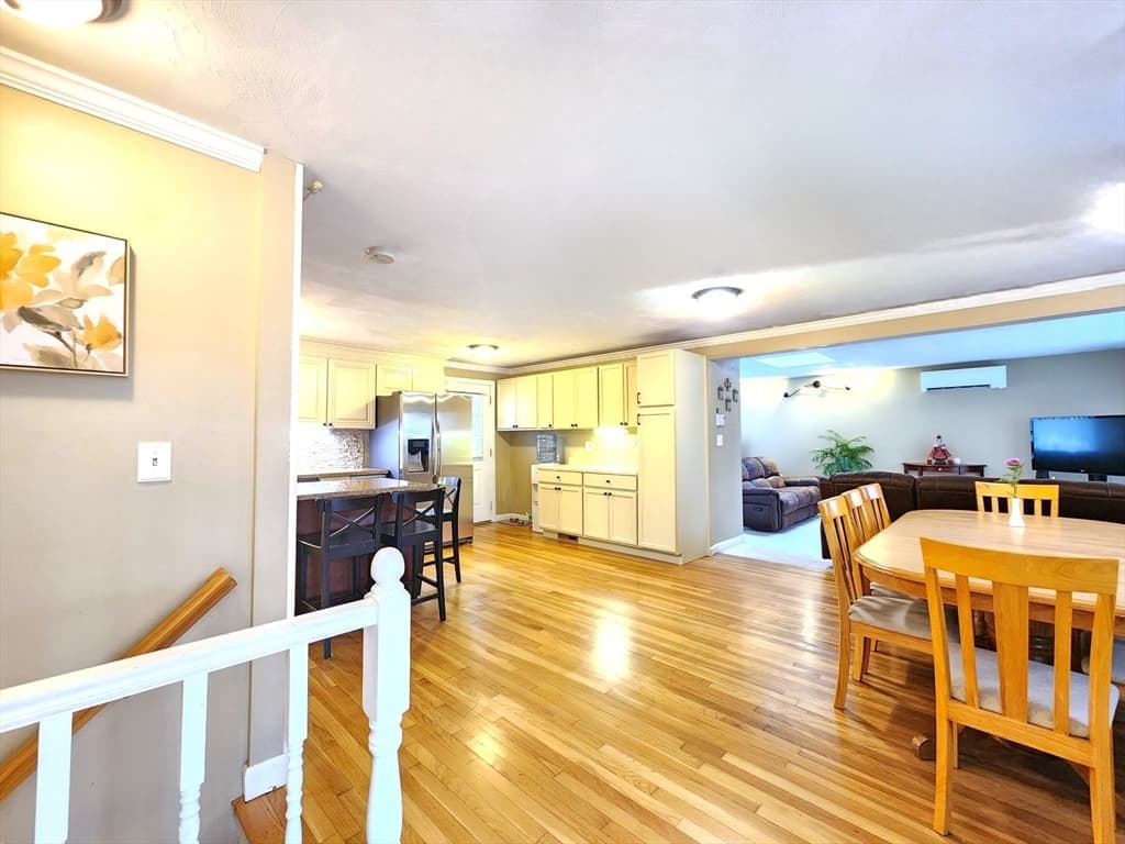 71 Chestnut St photo 2