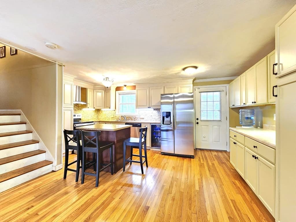 71 Chestnut St photo 3