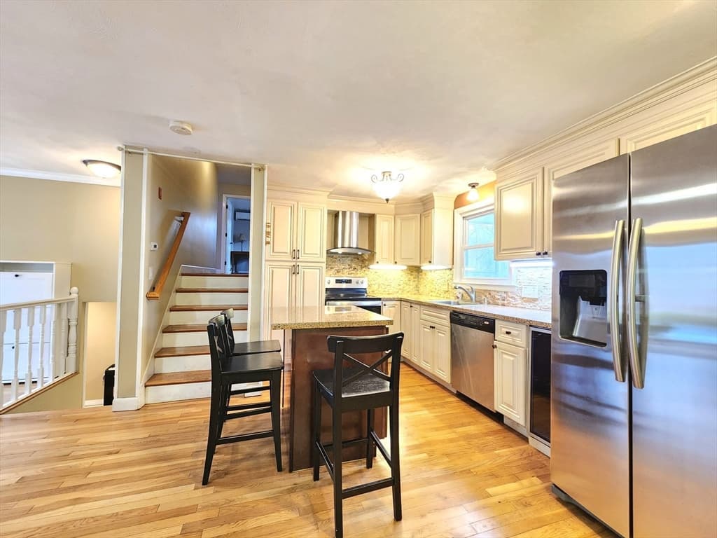71 Chestnut St photo 4