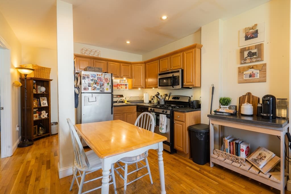 328 Beacon St #1F photo 2