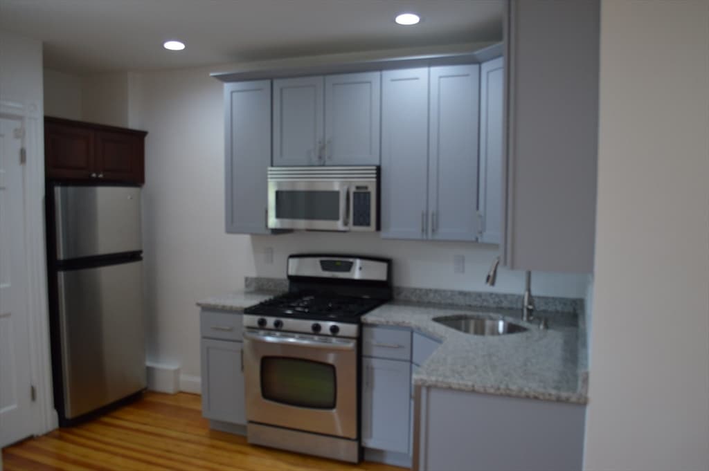 24 Howell Street #3 photo 2