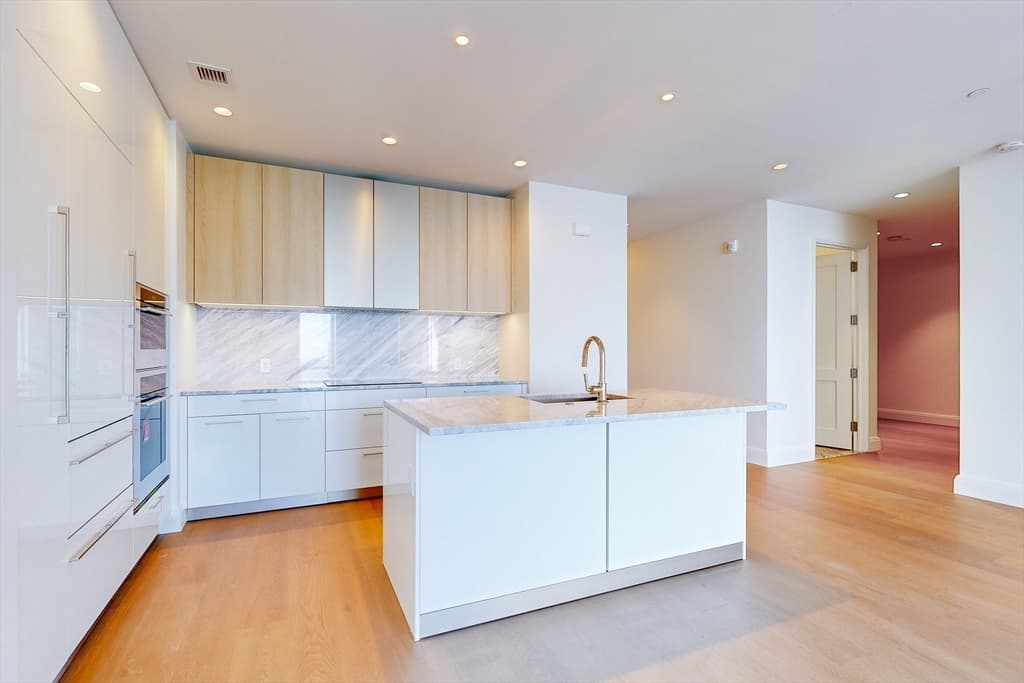240 Devonshire Street #5511 photo 2