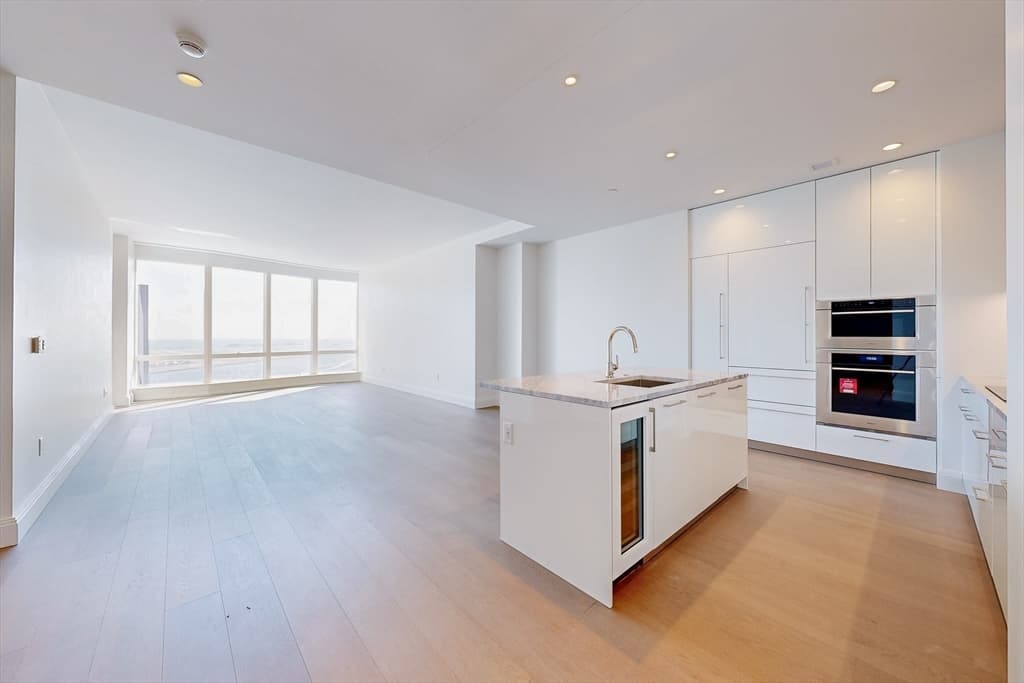 240 Devonshire Street #5511