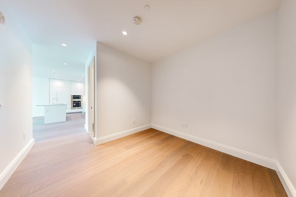 240 Devonshire Street #5511 photo 5