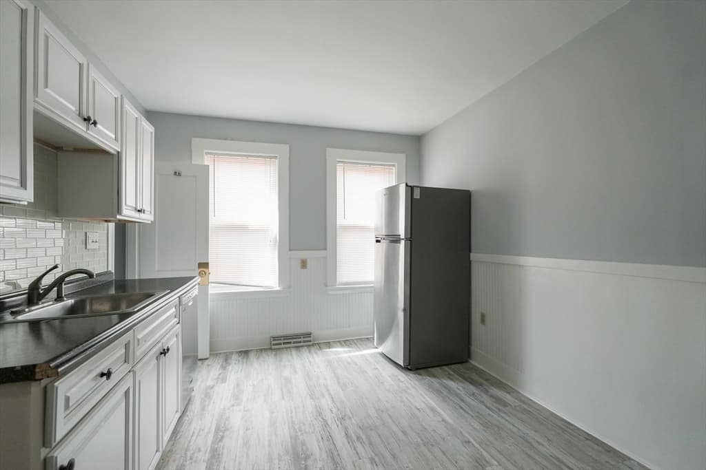 14 West St #1 photo 3