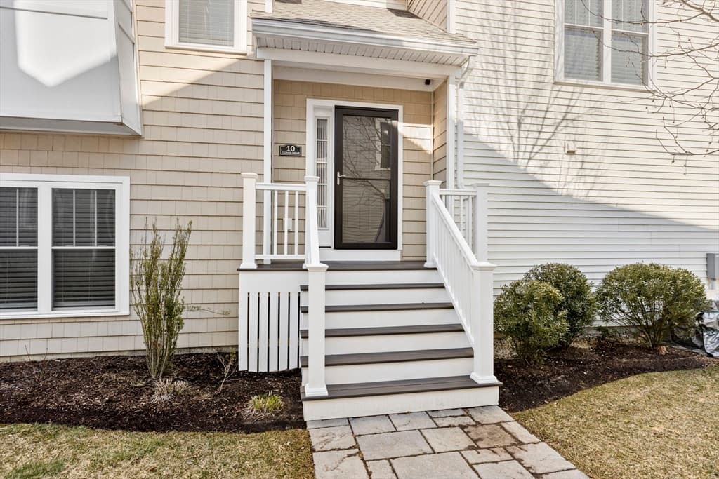 10 Clover Dr photo 2