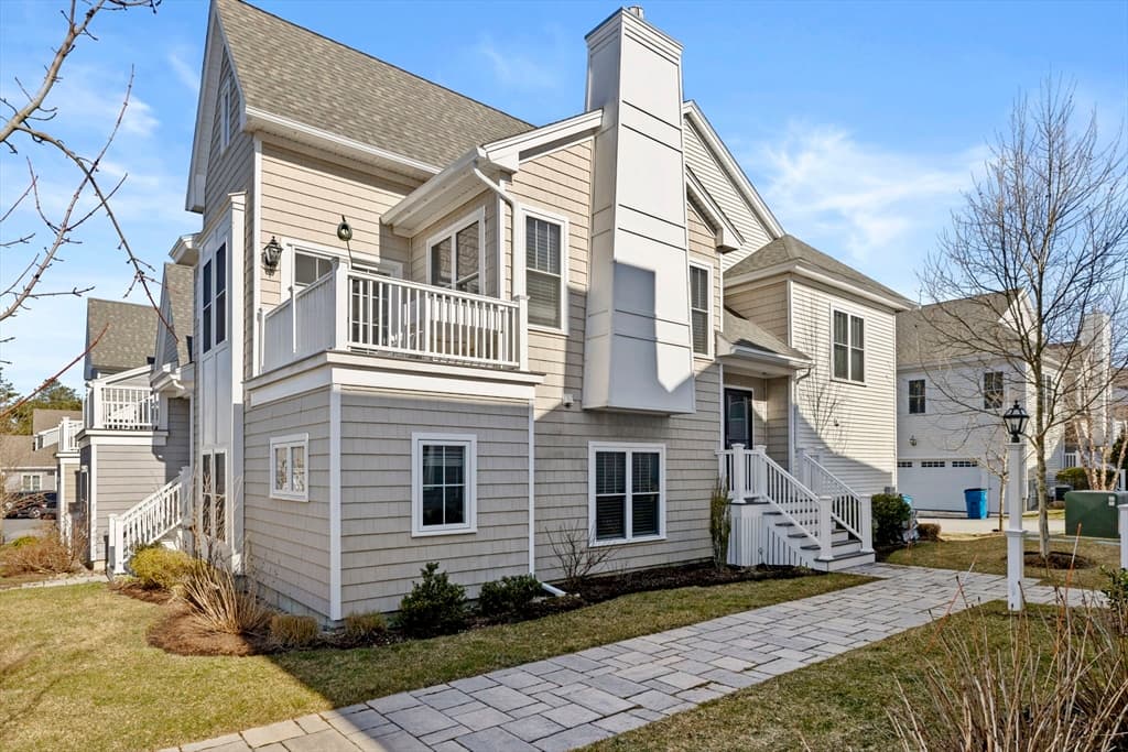 10 Clover Dr