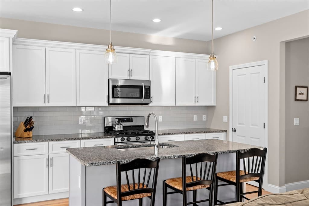 10 Clover Dr photo 4