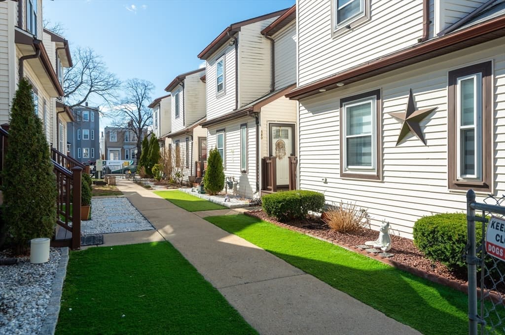580 Bennington #580 photo 2