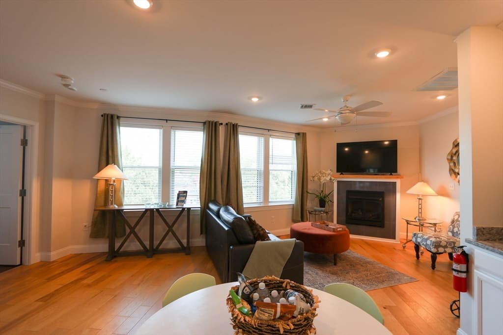 1008 Tremont St #9 photo 2