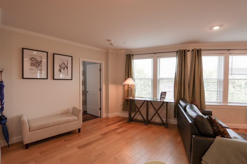 1008 Tremont St #9 photo 4