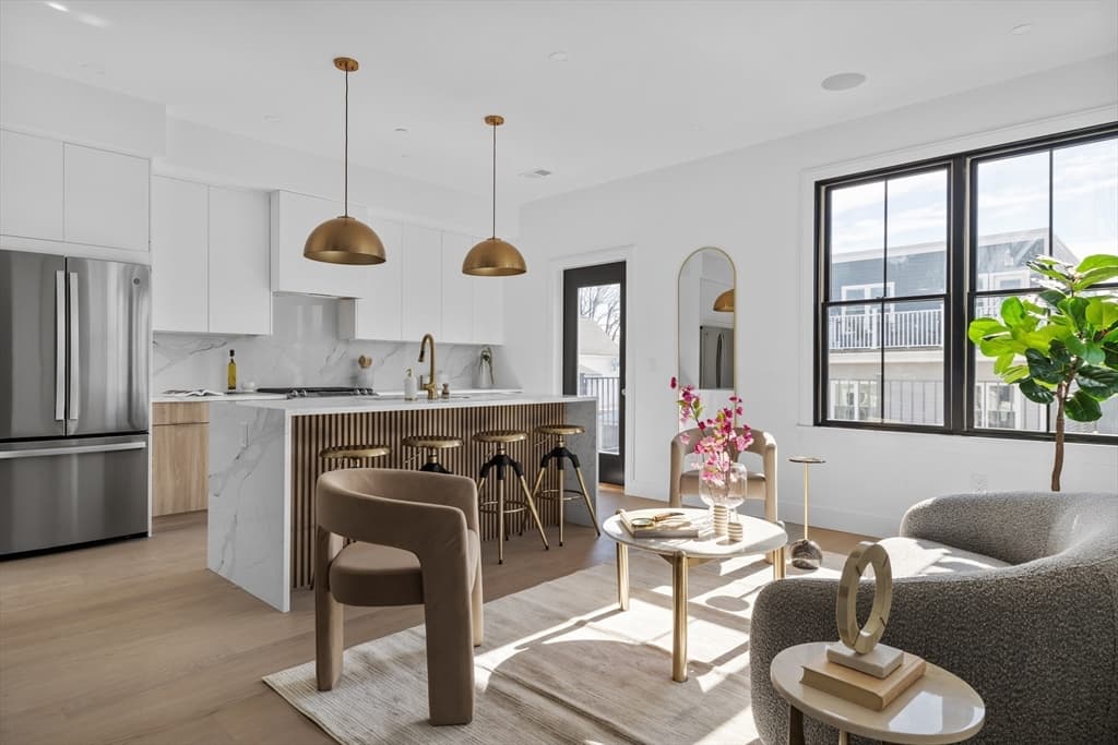 437 Frankfort Street #2