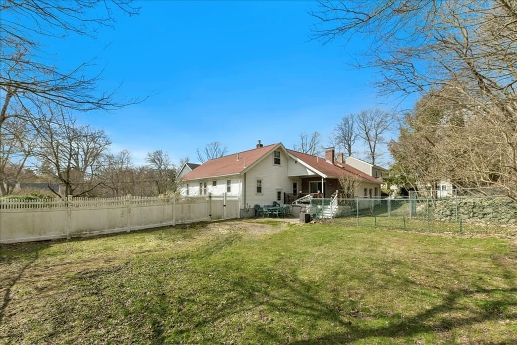 136 Ellis St photo 2