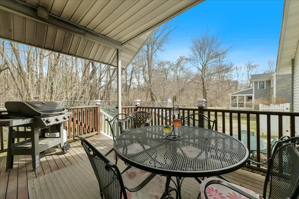 136 Ellis St photo 5