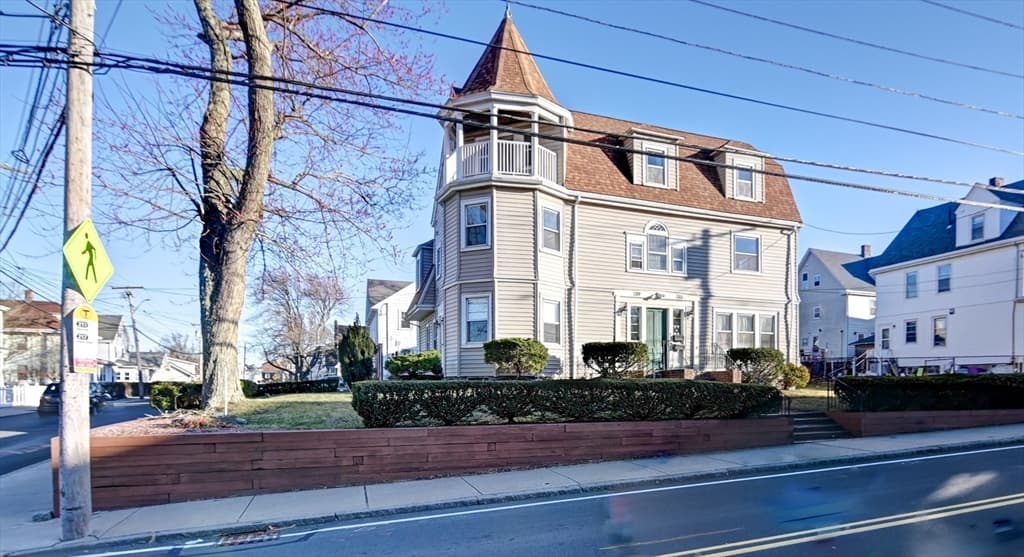 135-139 E Squantum St