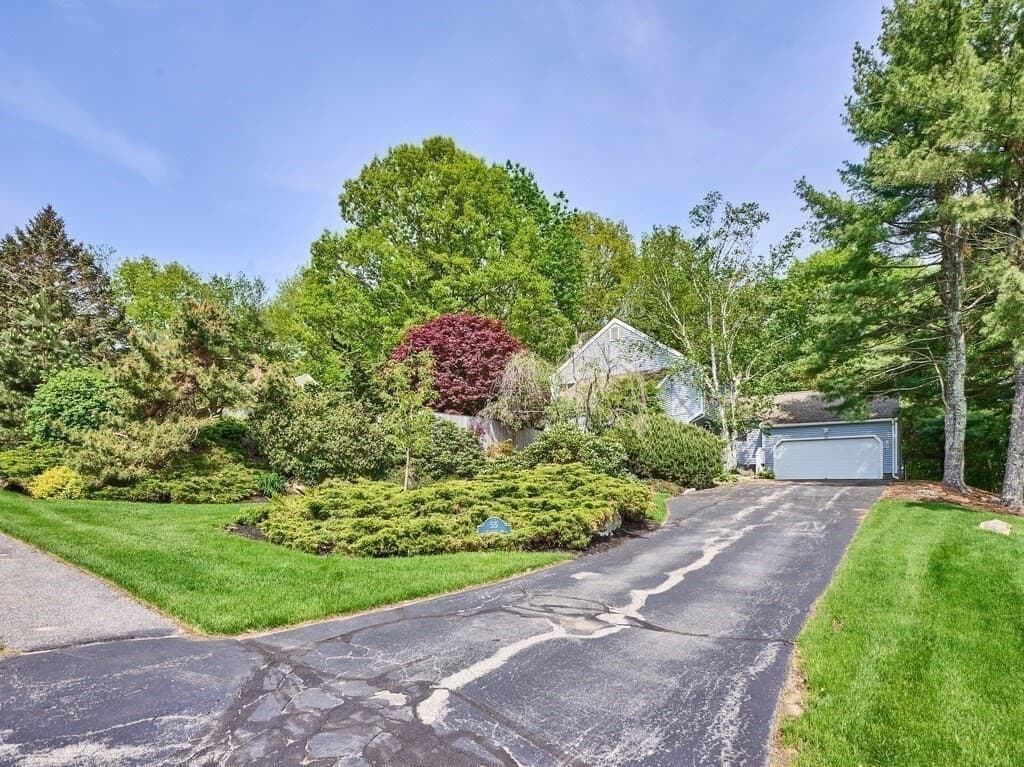 55 Sycamore Dr photo 3