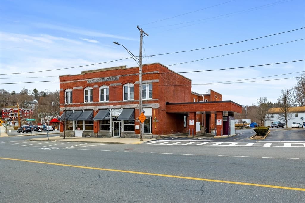 968 Main St photo 2