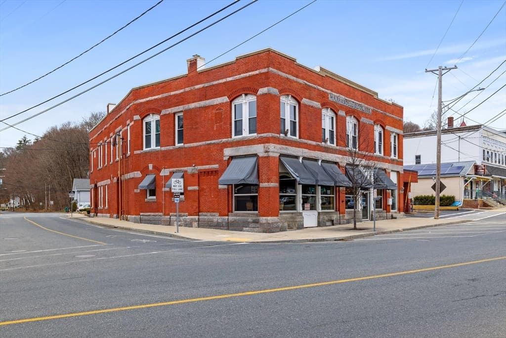 968 Main St photo 3