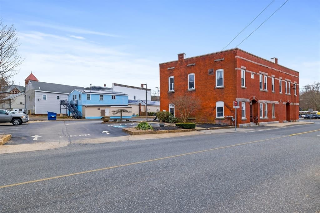 968 Main St photo 5