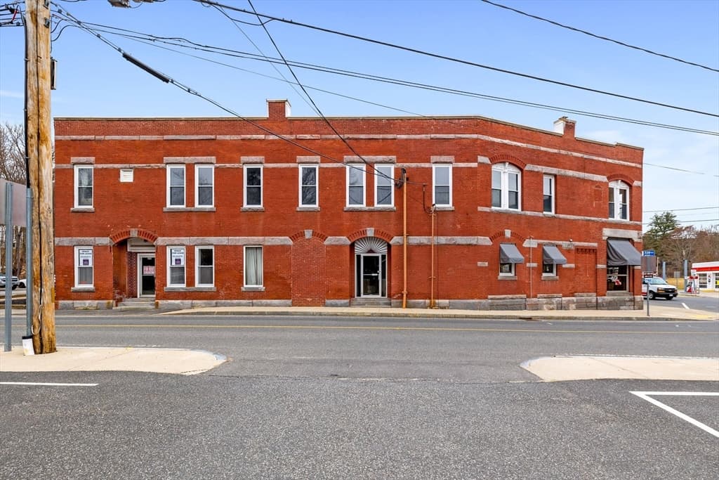 968 Main St photo 4