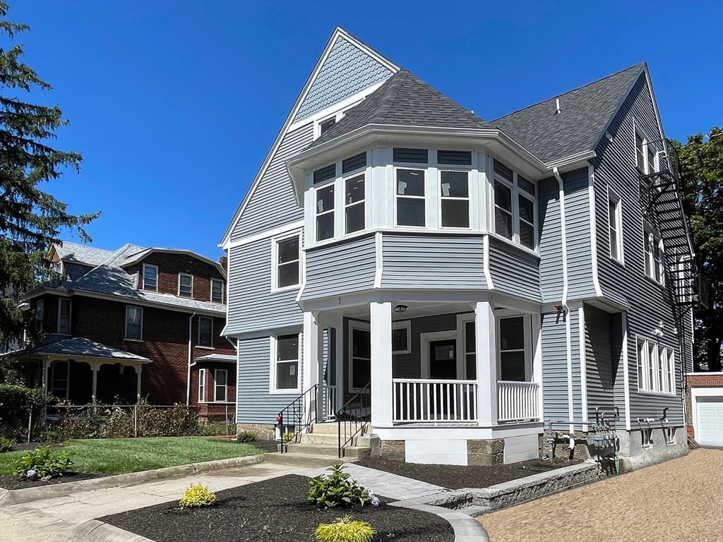 7 Waumbeck Str-Bldg