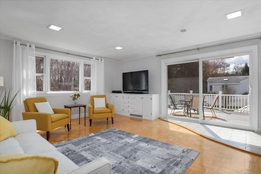 55 Stanford Drive photo 4