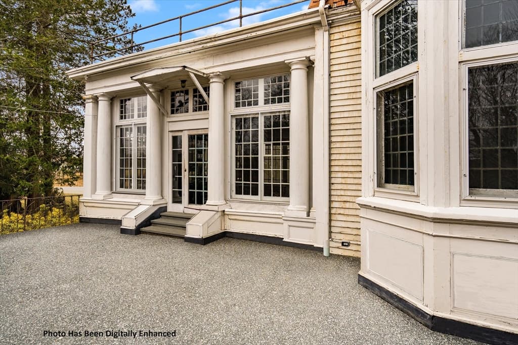 120 Hill St photo 3