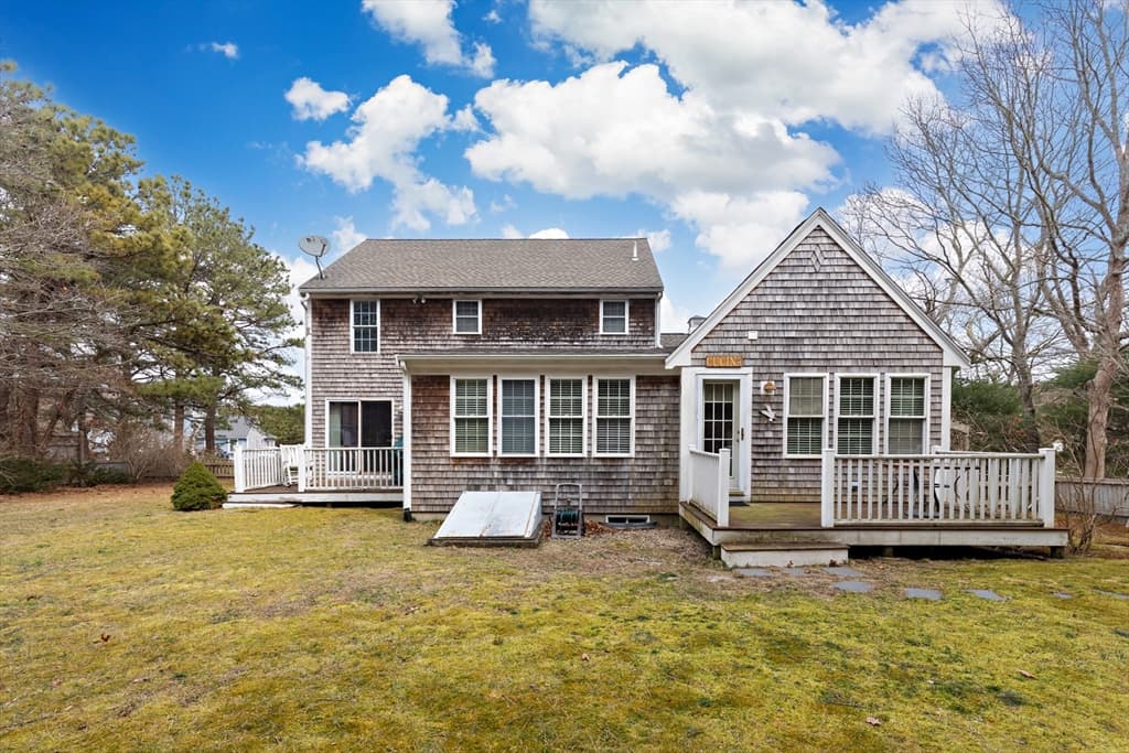 16 Quashnet Woods Dr photo 5