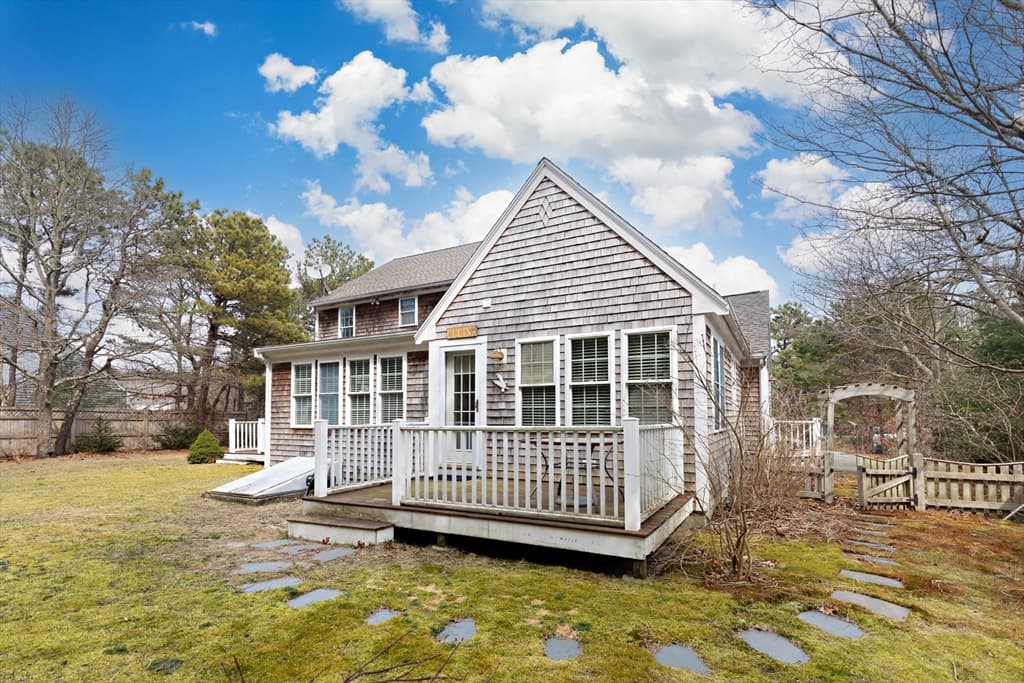 16 Quashnet Woods Dr photo 4