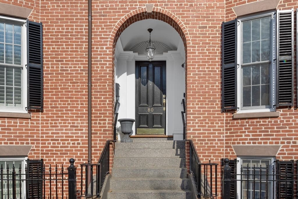 80 Pleasant St photo 2