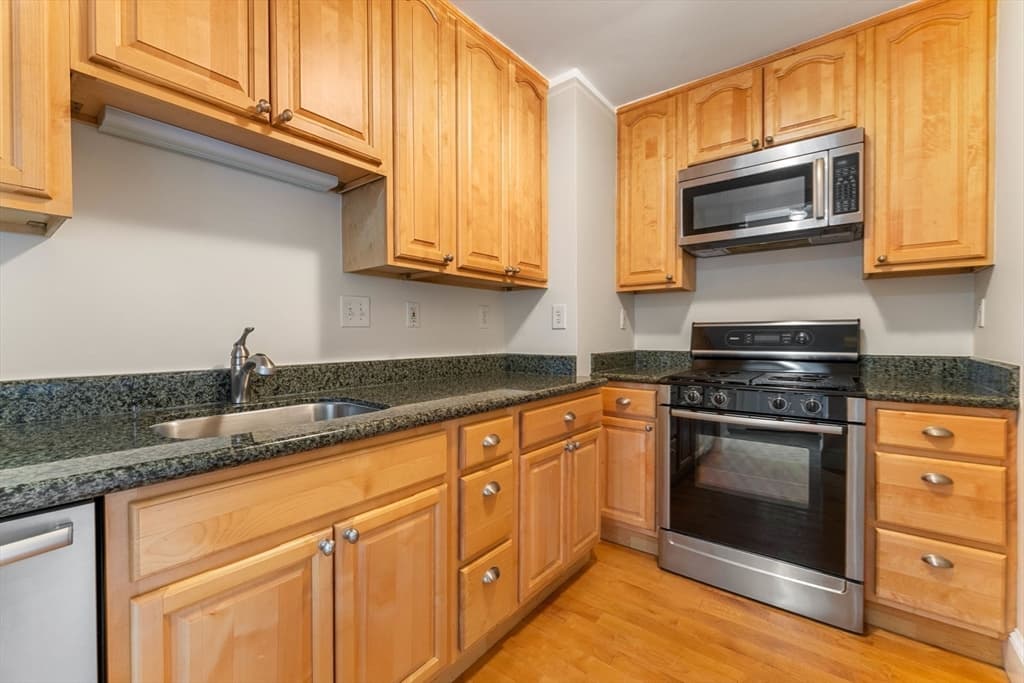 86 Buckingham St #4 photo 5