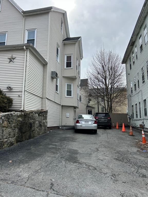 26-1/2 Jefferson St photo 2