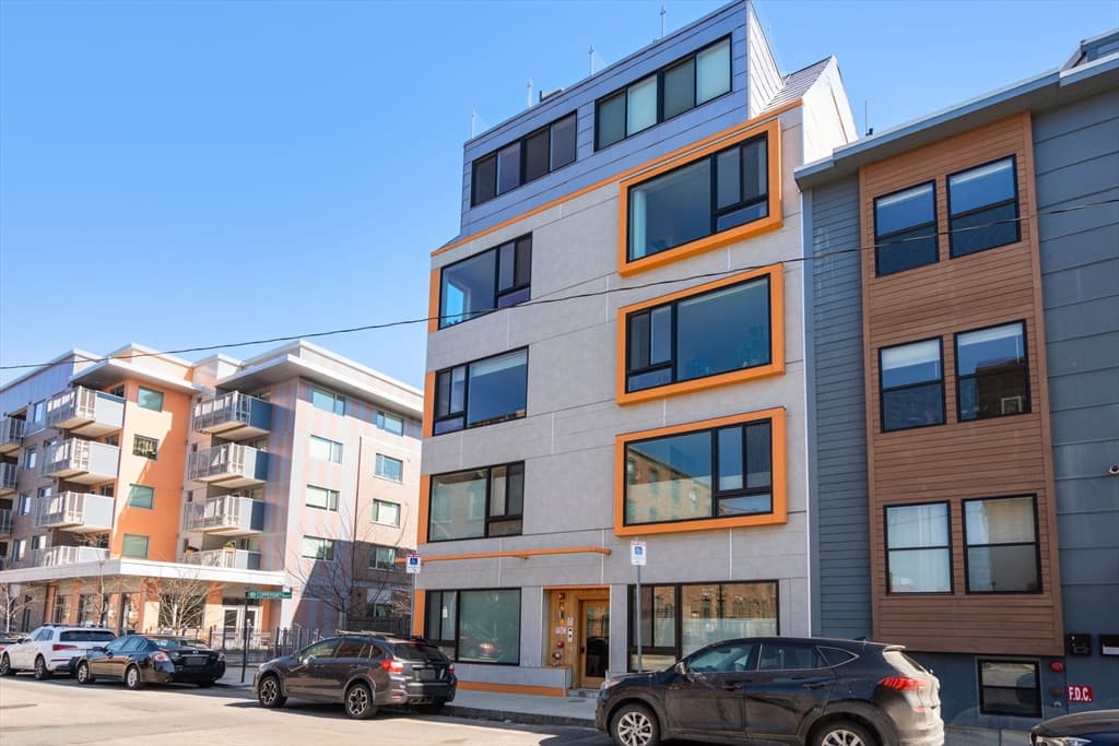 71 Border St #2