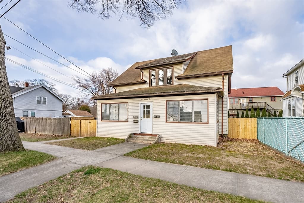 578 Springfield St photo 2