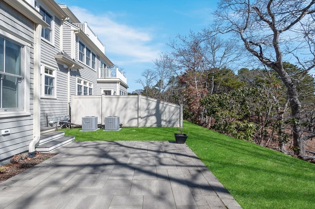 1090 Shore Rd #14 photo 3