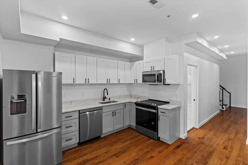 280 Essex Street #502 photo 2