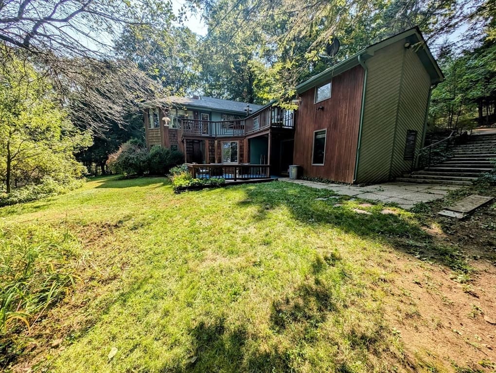 61 Hollywood Dr photo 3