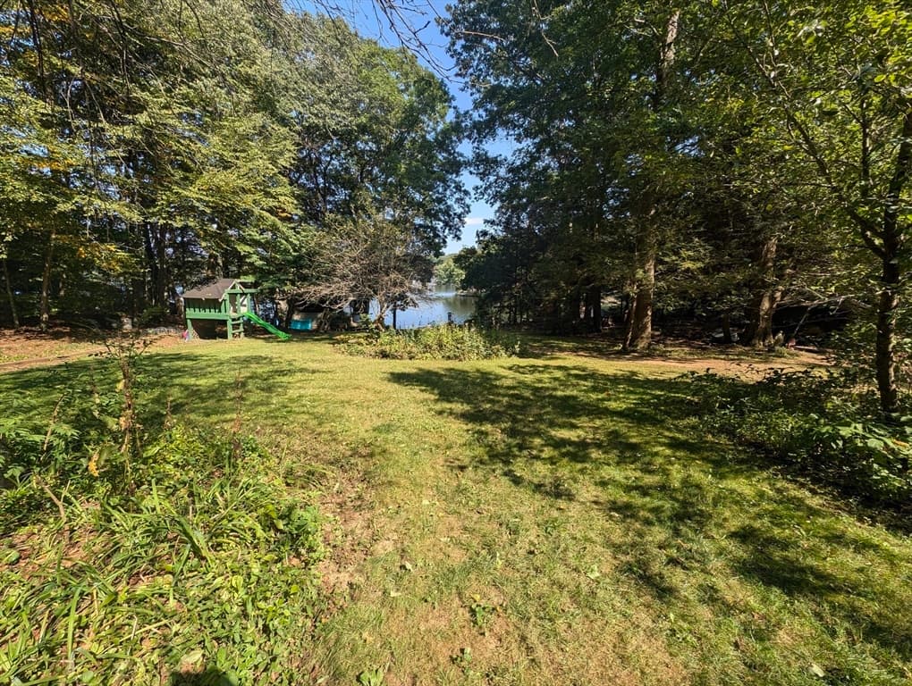 61 Hollywood Dr