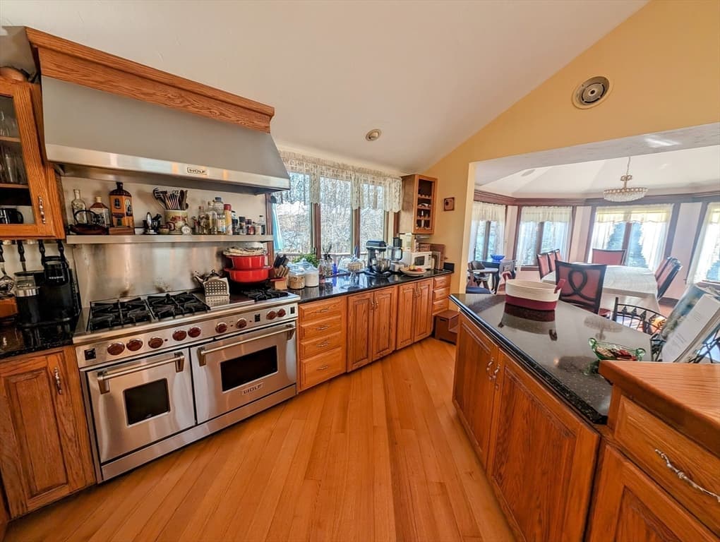 61 Hollywood Dr photo 5